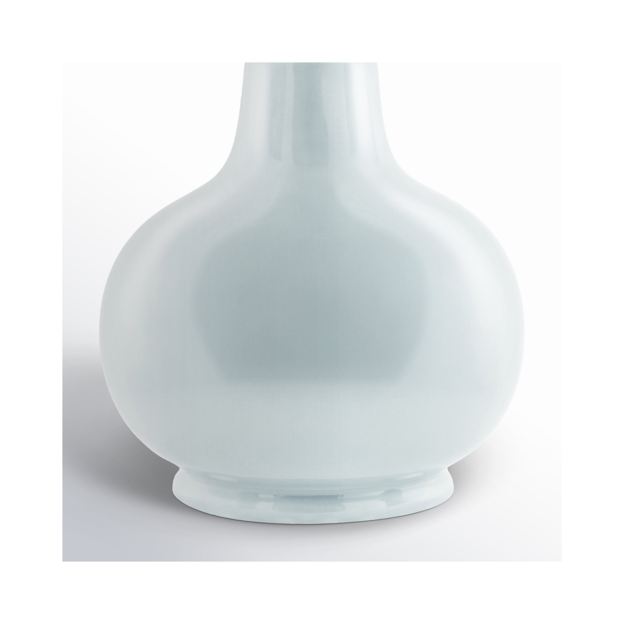 Momsen Scallop Shade Lamp, 13"" H x 8"" W x 8"" D, White Twill, Light Blue