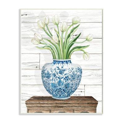«Fresh White Tulips on Blue Floral Vase» par Cindy Jacobs - impression d'art graphique