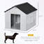 Niche pour chien d'intérieur ou d'extérieur en plastique avec porte ouverte-338505518-338505519