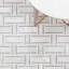 Carrelage mural mosaïque en marbre tressé de taille aléatoire Mingle