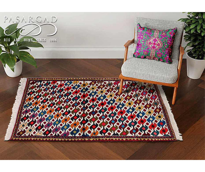 Fine hand Knotted Persian Shiraz rug 2'7'' X 4'11''