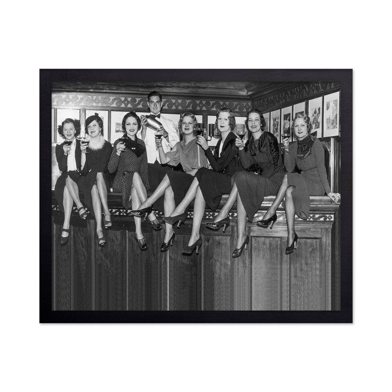 Femmes assises sur un bar, H 08 po x l 10 po, Affiche, Sans cadre