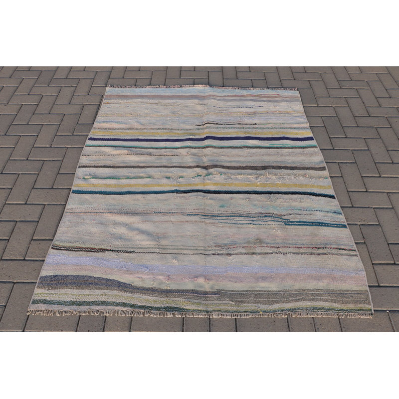 Tapis turc rayé tissé à la main dans des tons pastel, parfait pour un décor bohème dans les salons et comme tapis de sol