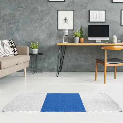 Tapis bleu area