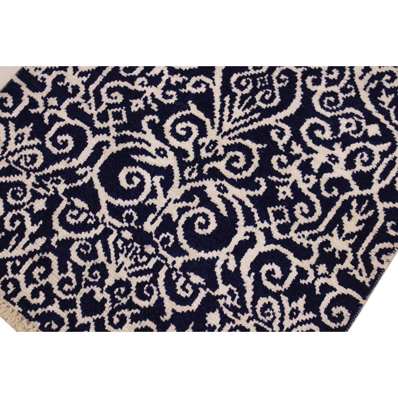 Tapis de couloir bleu / ivoire en laine noué à la main 2 pi 6 po x 10 pi 2 po Madeenah Ikat