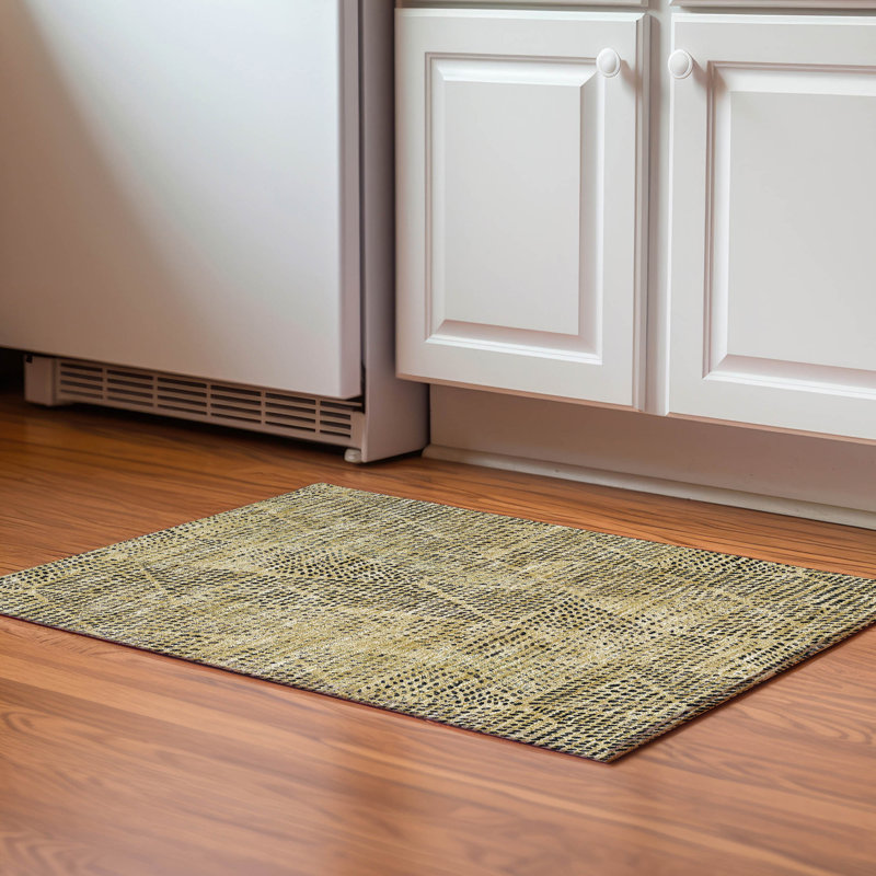 Tapis doré de qualité supérieure lavable à la machine Cerrito AMF591, Rectangle 1 pi 8 po x 2 pi 6 po