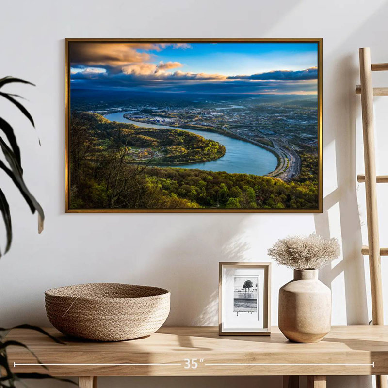 Vue aérienne de Chattanooga, Tennessee, Cadre flottant doré, 25 po x 17 po
