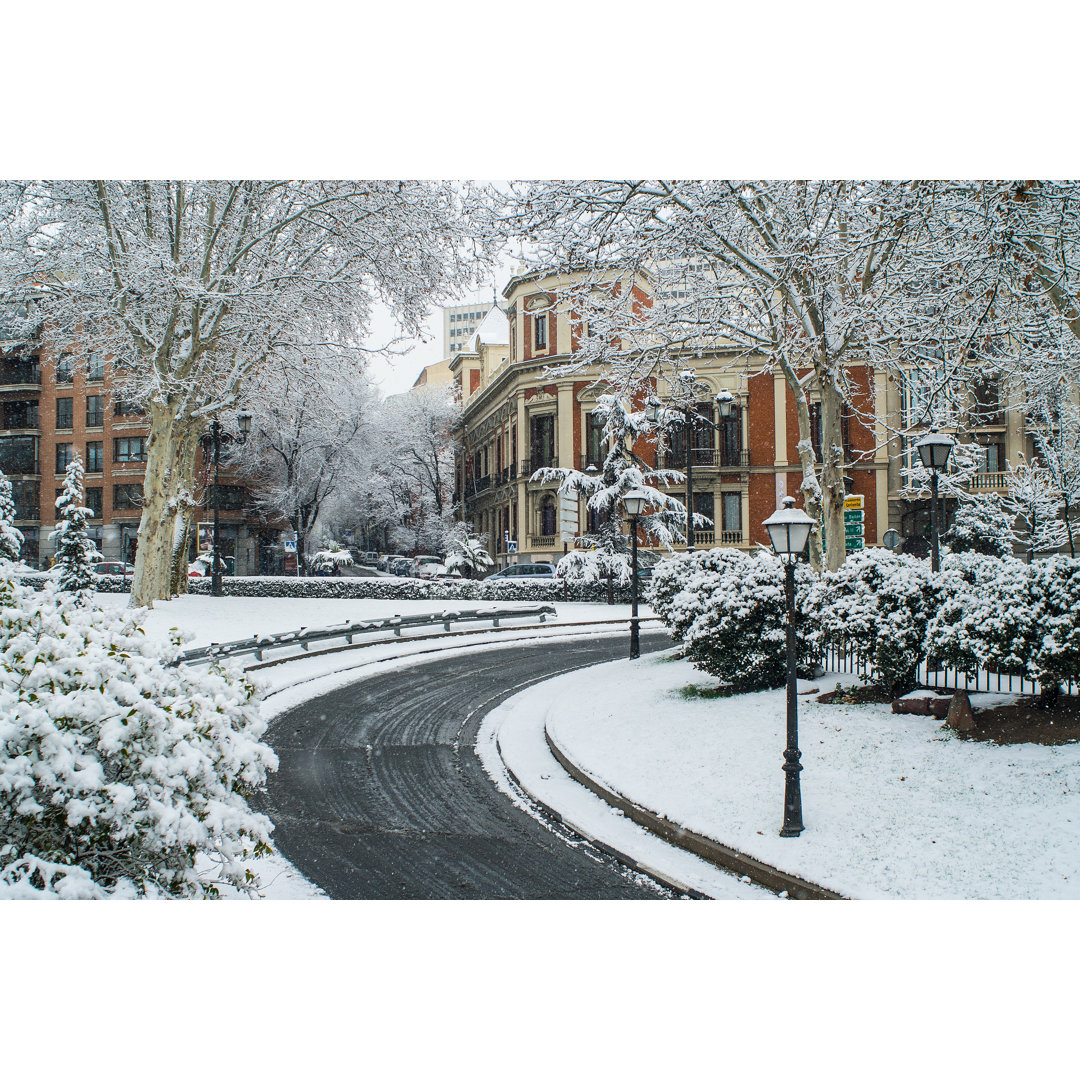 Madrid im Schnee von Ahau1969 - Leinwandfoto gewickelt