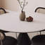 Table de salle à manger ronde simple de style rétro et chaise-105897431