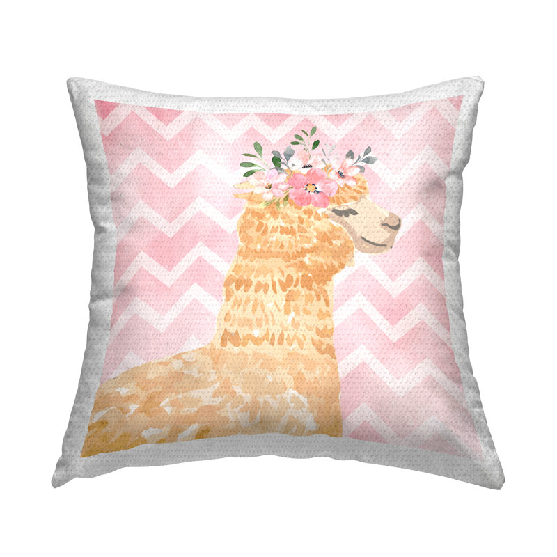 Coussin d'extérieur souriant à motif de chevron rose avec couronne de fleurs d'alpaga par ND Art