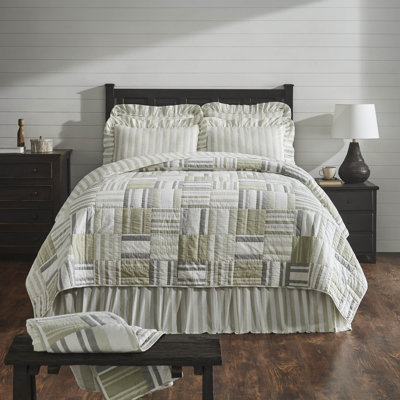Farmhouse / Country Patchwork Quilt
