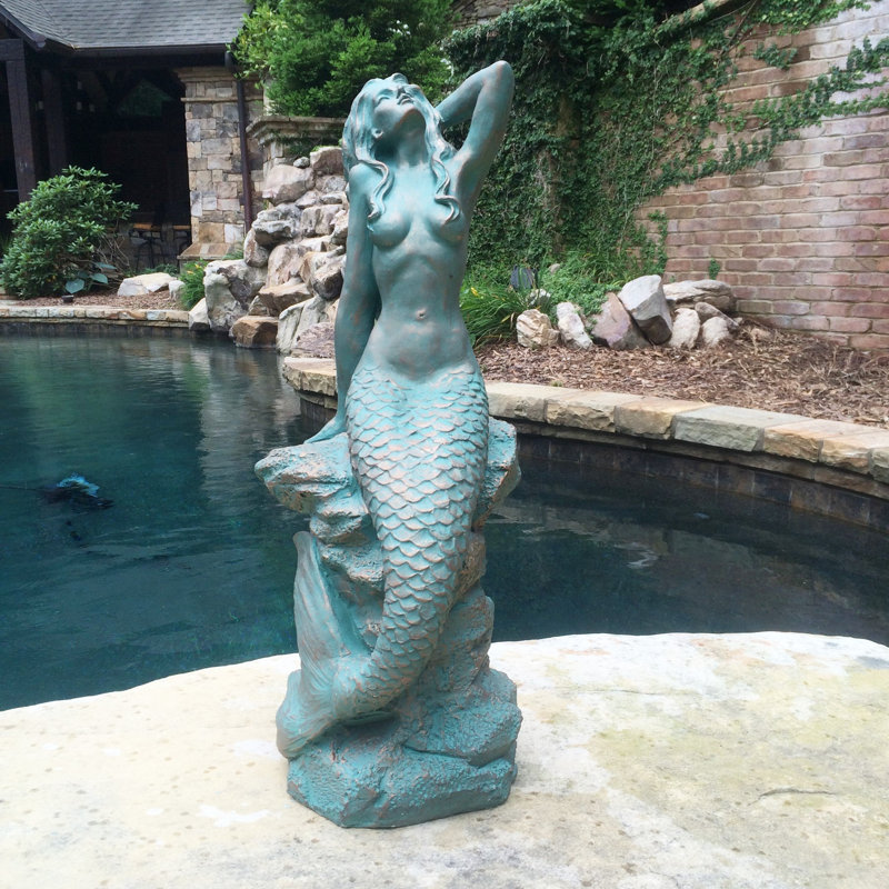 Statue de sirène sur la côte, H 28 po x l 12,5 po x P 13,5 po, Bronze patiné