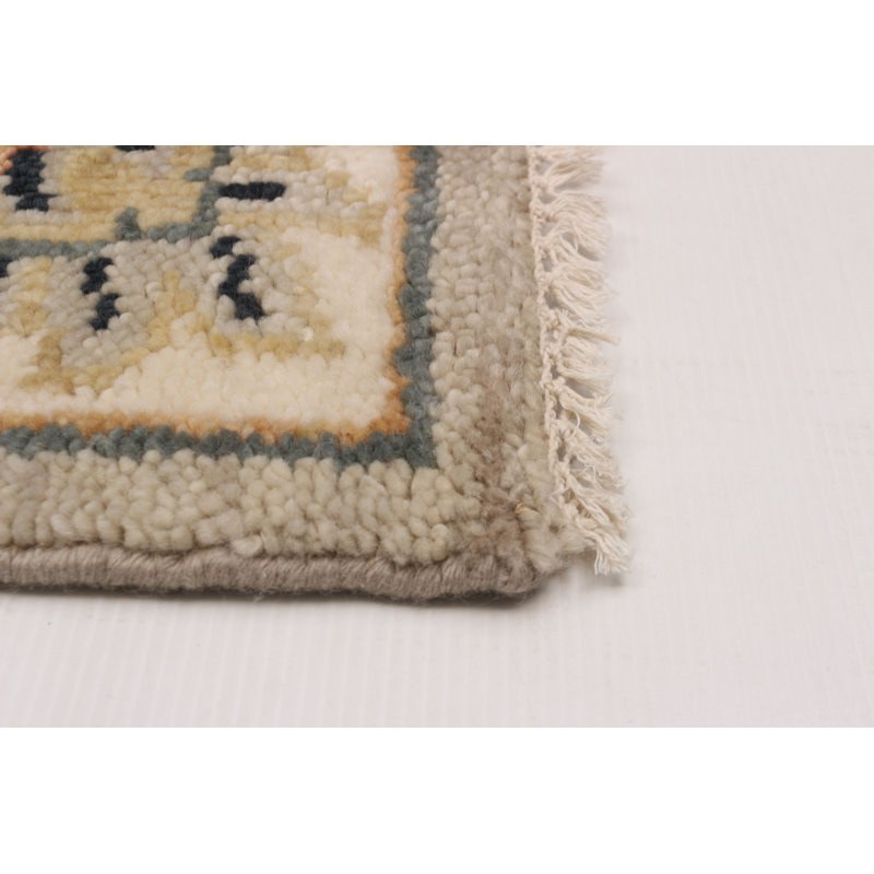 Tapis gris clair en laine noué à la main 7 pi 10 po x 9 pi 10 po Jules Serapi