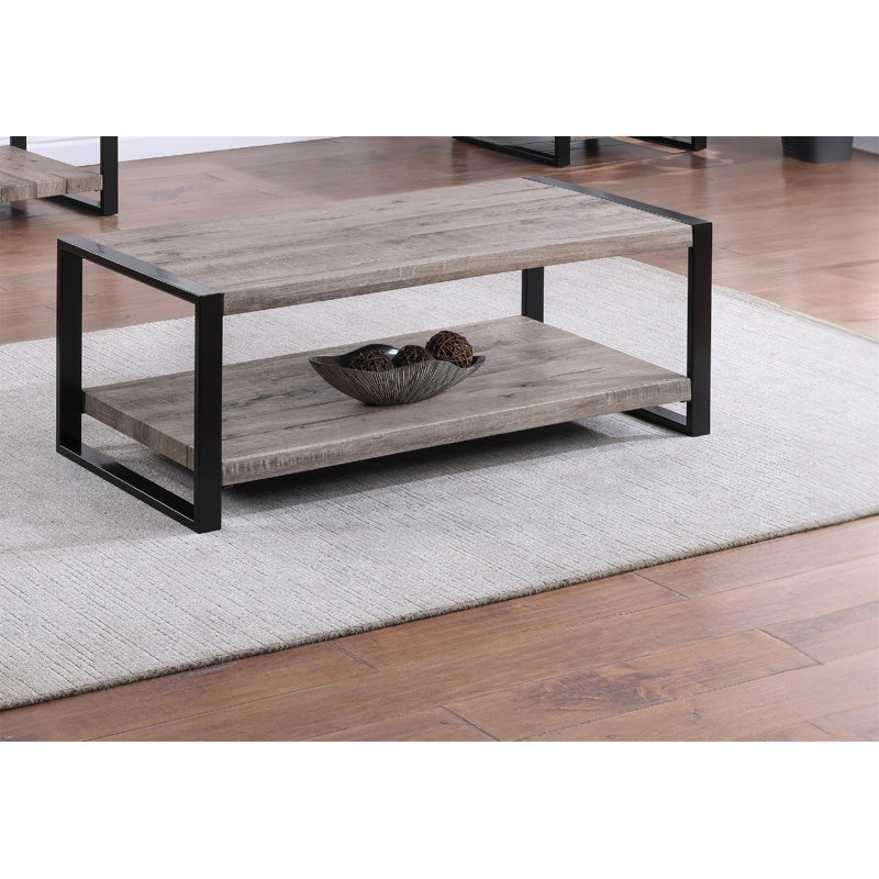 Table basse rustique en bois brun avec tablette de rangement, parfaite pour les salons modernes et traditionnels.