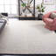 Tapis géométrique bleu / ivoire en laine tissé à la main-1711823829