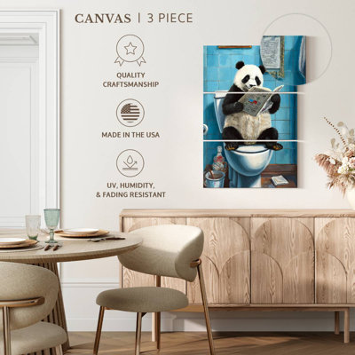 Ketti panda sur une toilette