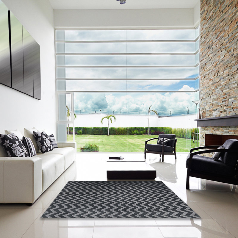 Tapis noir Alar, Carré 8 pi
