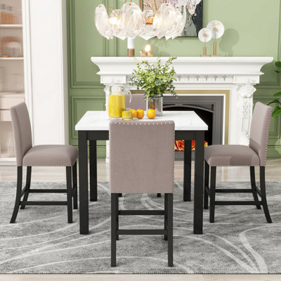 Ensemble de table de salle à manger 5 pièces à hauteur de comptoir avec une table de salle à manger supérieure et quatre chaises revêtues de velours