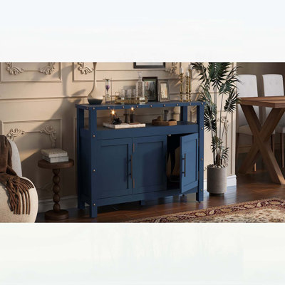 Buffet rétro industriel en bois de pin 55,1 po avec rangement à 3 portes, conception à deux niveaux et rivets en métal exposés pour une organisation élégante à la maison