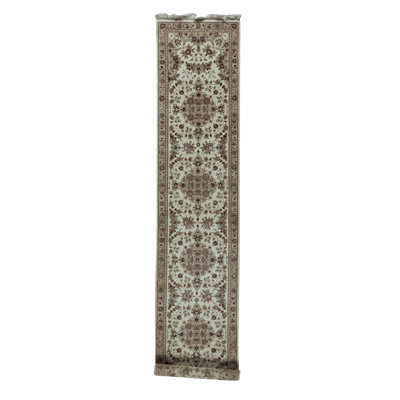 Oriental Area Rug in Ivory/Red/Light Green