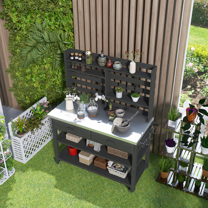 Banc de rempotage extérieur en bois massif de 65 po de hauteur, îlot de cuisine extérieur avec roulettes verrouillables, plateau en acier inoxydable, crochets amovibles, facile à installer
