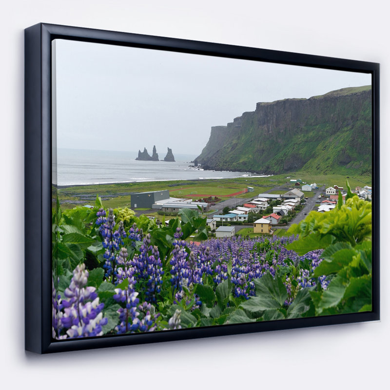 «Islandic Town Vik», photographie sur toile, H 12 po x l 20 po x P 1 po