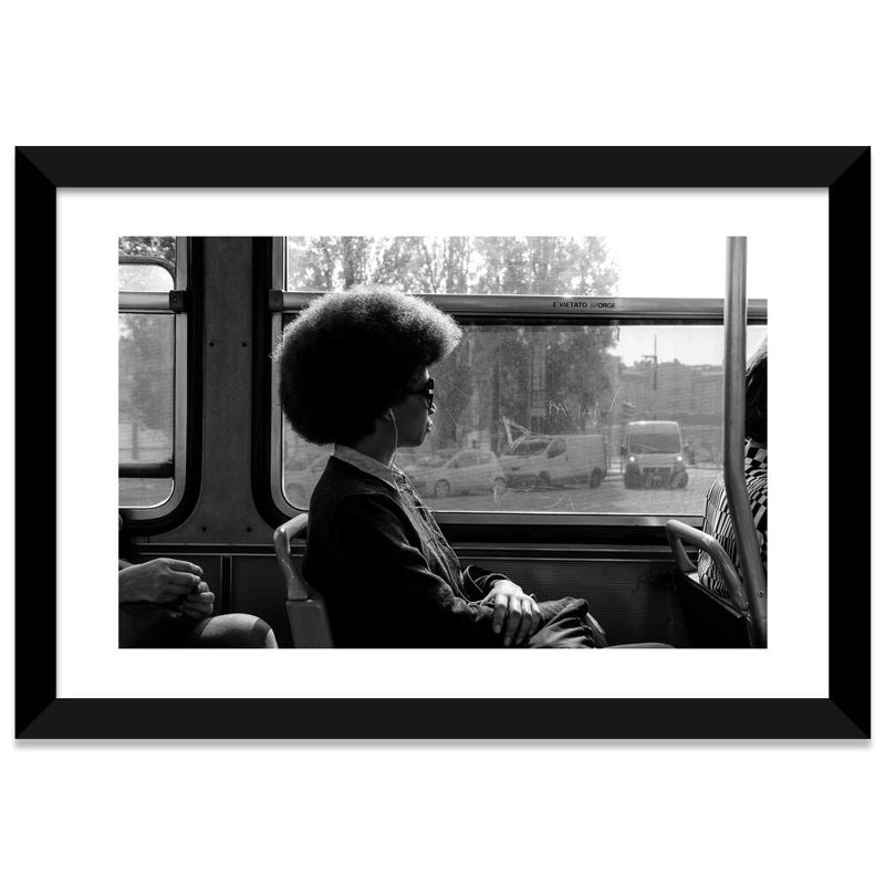 « * * * », reproduction de photo sur toile, Papier avec cadre noir, H 24 po x l 32 po x P 1,5 po