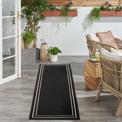 Tapis intérieur / extérieur en chenille tissé à la machine Aubreanna