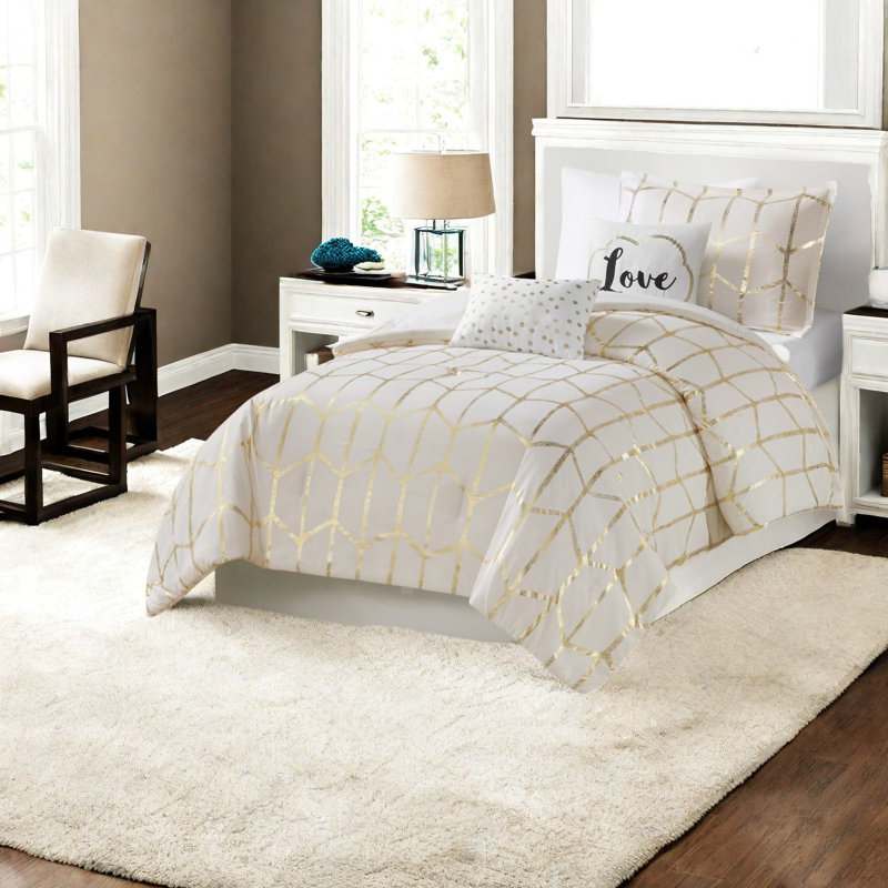 Soft Contemporary Bedding Sets, Hypoallergenic Microfiber Comforter With Decorative Pillows