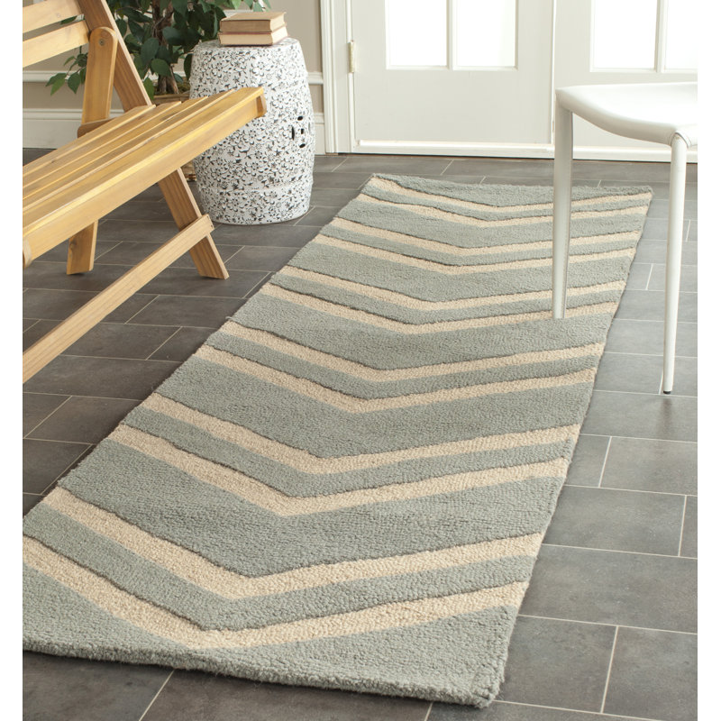 Sanyla Hand Tufted Wool/Cotton/Latex Chevron Rug in Gray/Beige, Runner 2'6" x 8'