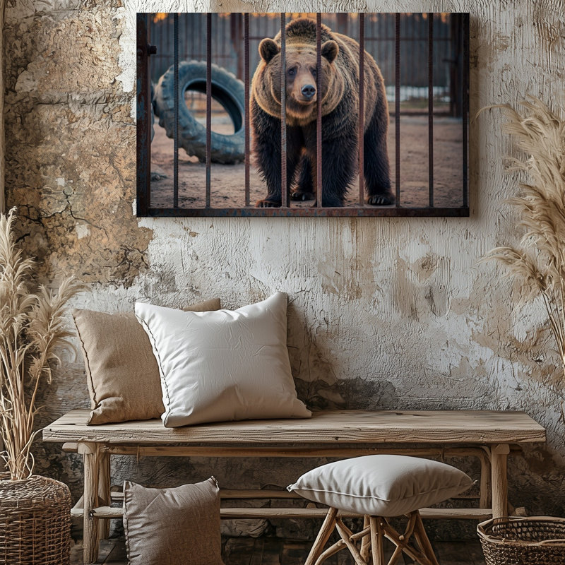 Toile "Un ours brun solitaire avec son cadre puissant partiellement caché par un art mural", H 20 po x l 30 po