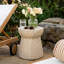 Table d'appoint-320569855