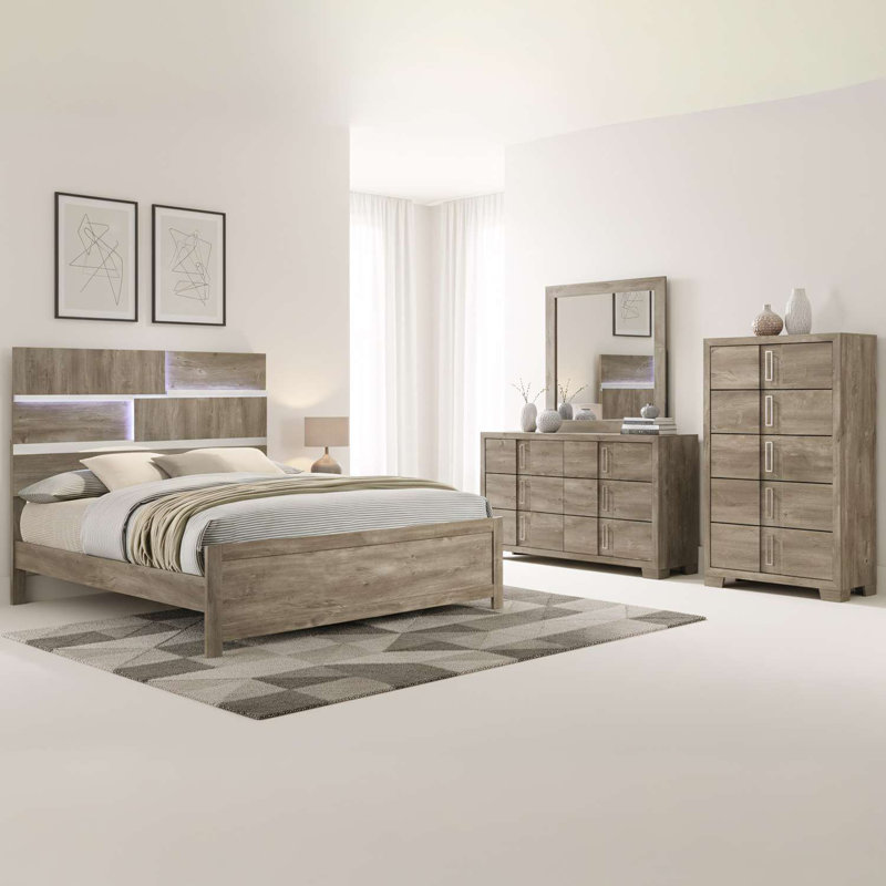 Ensemble de chambre à coucher grand lit 4 pièces avec commode, miroir et commode brun clair de style contemporain avec tête de lit à DEL et détails géométriques