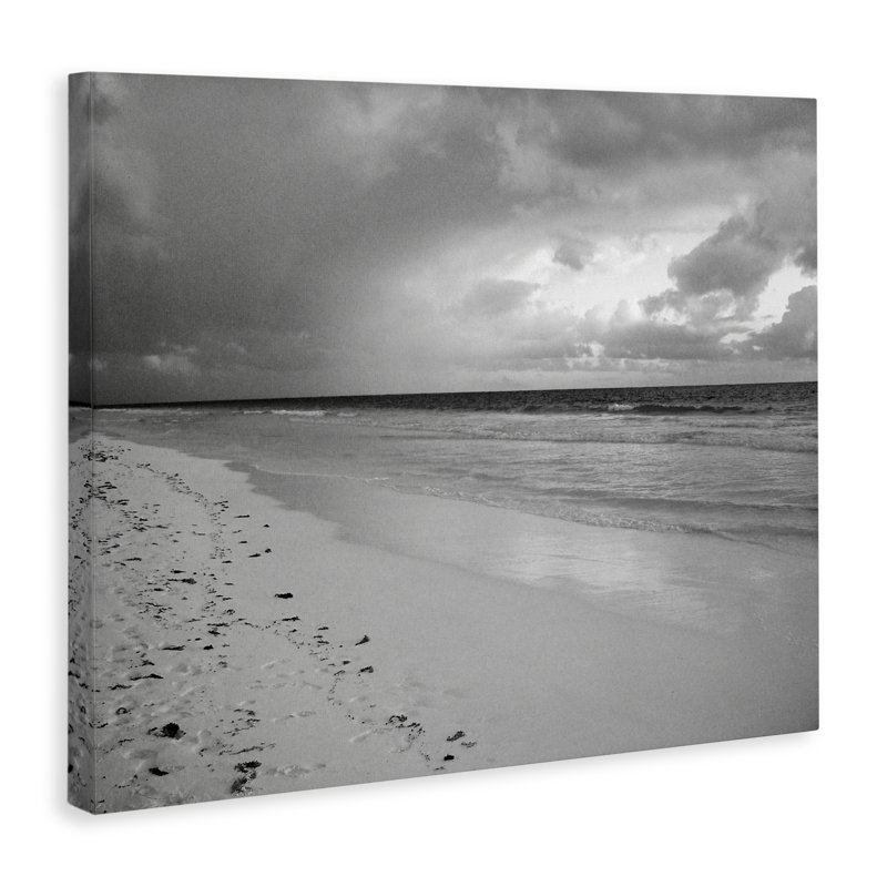 «Beach Shore with Footprints Canvas» par Jairo Rodriguez, H 36 po x l 48 po