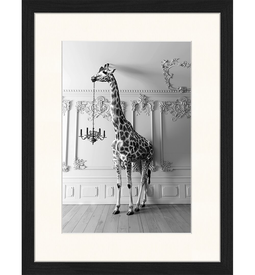 Gerahmtes Poster The Giraffe Hold The Chandelier