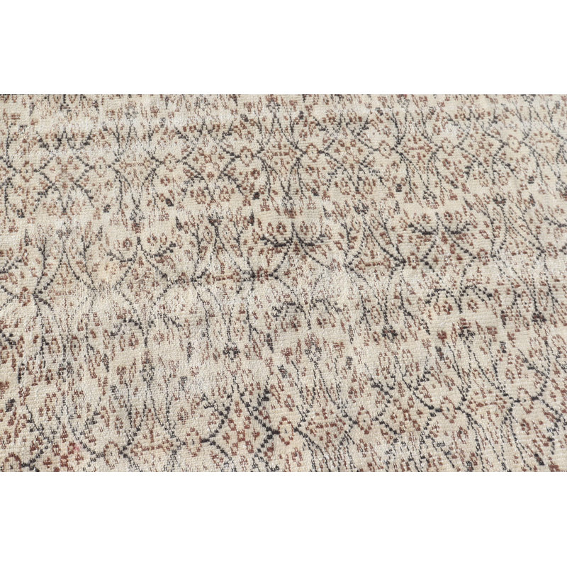 Tapis turc vintage en laine tissé à la main dans un style bohémien avec des tons neutres pour un décor de plancher antique