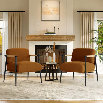 Ensemble de 2 fauteuils lounge modernes bruns, confortables et rembourrés, avec accoudoirs en bois et structure en métal, pour salon et chambre à coucher.