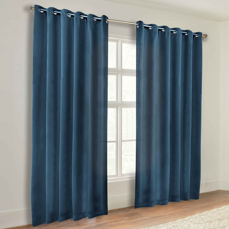 Paire de rideaux obscurcissant avec œillets Millendon, L 70 po x L 84 po, Bleu marine