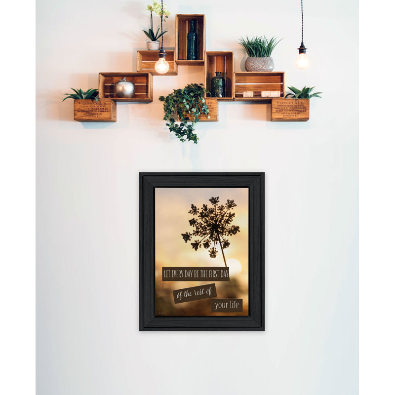 «The First Day», reproduction encadrée sur bois par Lori Deiter, H 19 po x l 15 po x P 1 po, Cadre noir