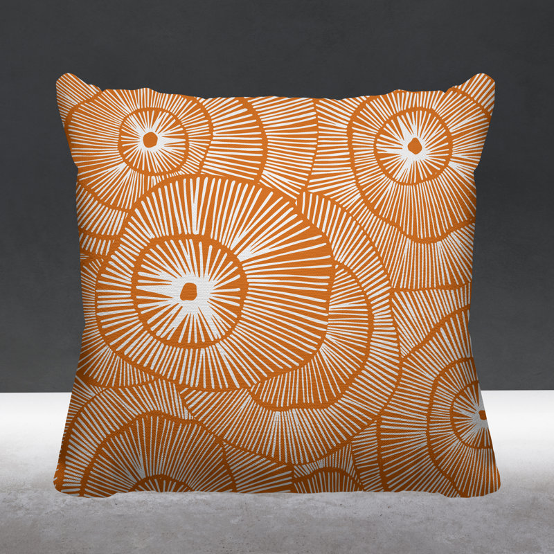 Coussin décoratif intérieur / extérieur Flower Burst, L 15 po x H 15 po, Orange