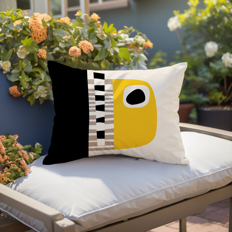 Oreiller rectangulaire réversible intérieur / extérieur Rikka, H 18 po x l 25 po, Jaune / noir / blanc cassé