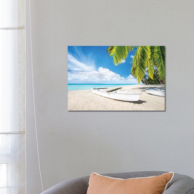 «Boat At The Beach On Bora» par - Toile tendue