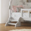 Structure de lit simple avec garde-corps et escabeau, lit plateforme en bois massif-748427314