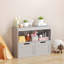 Armoire de rangement pour livres et jouets spacieuse avec tiroirs et tablettes, parfaite pour organiser et maximiser l'espace de la pièce.
