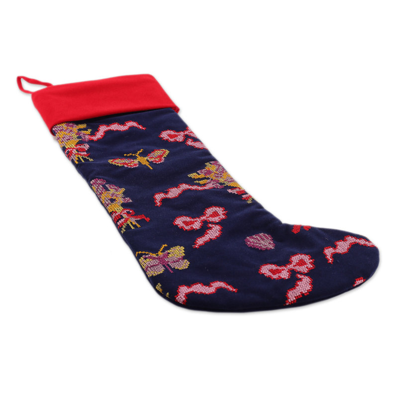 Chaussette de Noël en daim brodée à la main The Holiday Aisle®