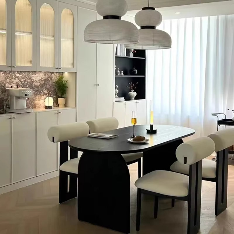Chaise moderne en noyer avec assise rembourrée