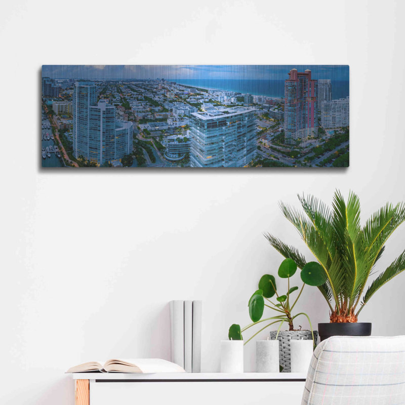 "Miami Citiscape" par AKG, H 12 po x l 36 po