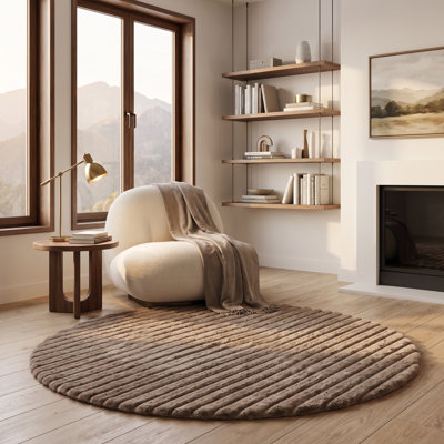 Tapis taupe en fausse fourrure taupe de la collection Nickole