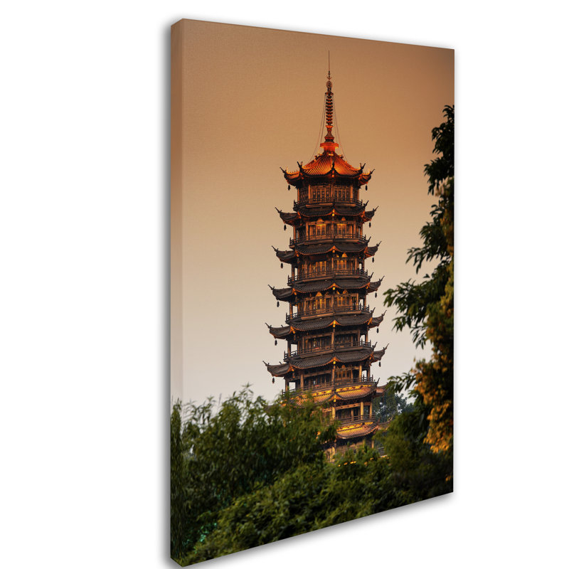 «Light Pagoda» par Philippe Hugonnard, reproduction photographique sur toile tendue Cosey, H 32 po x l 22 po x P 2 po