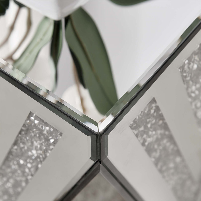 Table d'appoint inversée à miroir triangulaire avec incrustations en cristal de diamant, parfaite pour les salons et les petits espaces